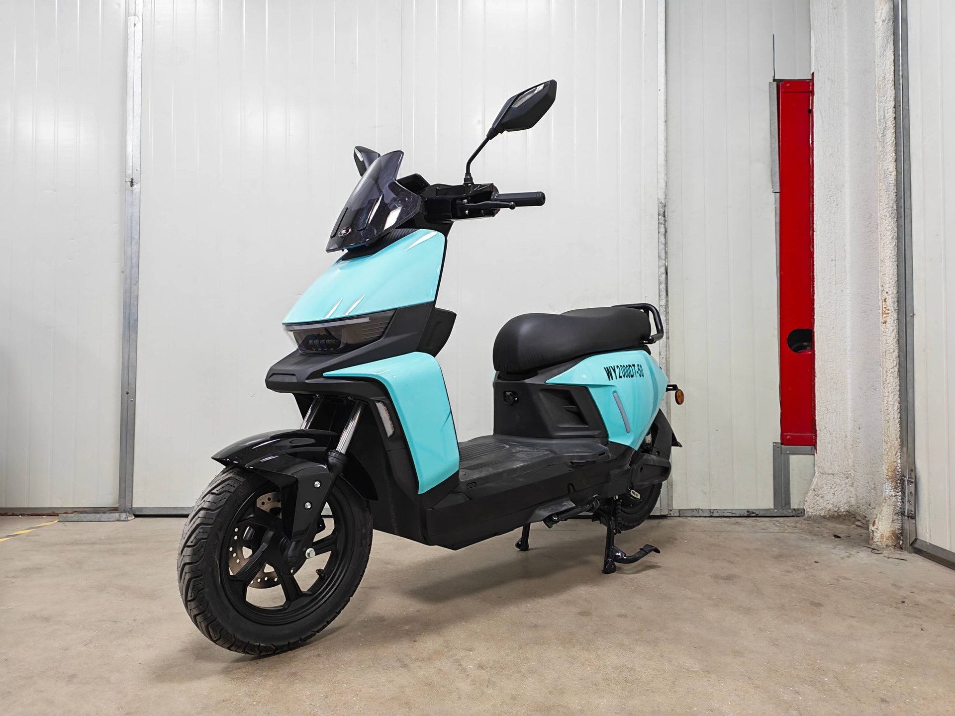 ID7 2000W Electric Scooter — Front Left Angle